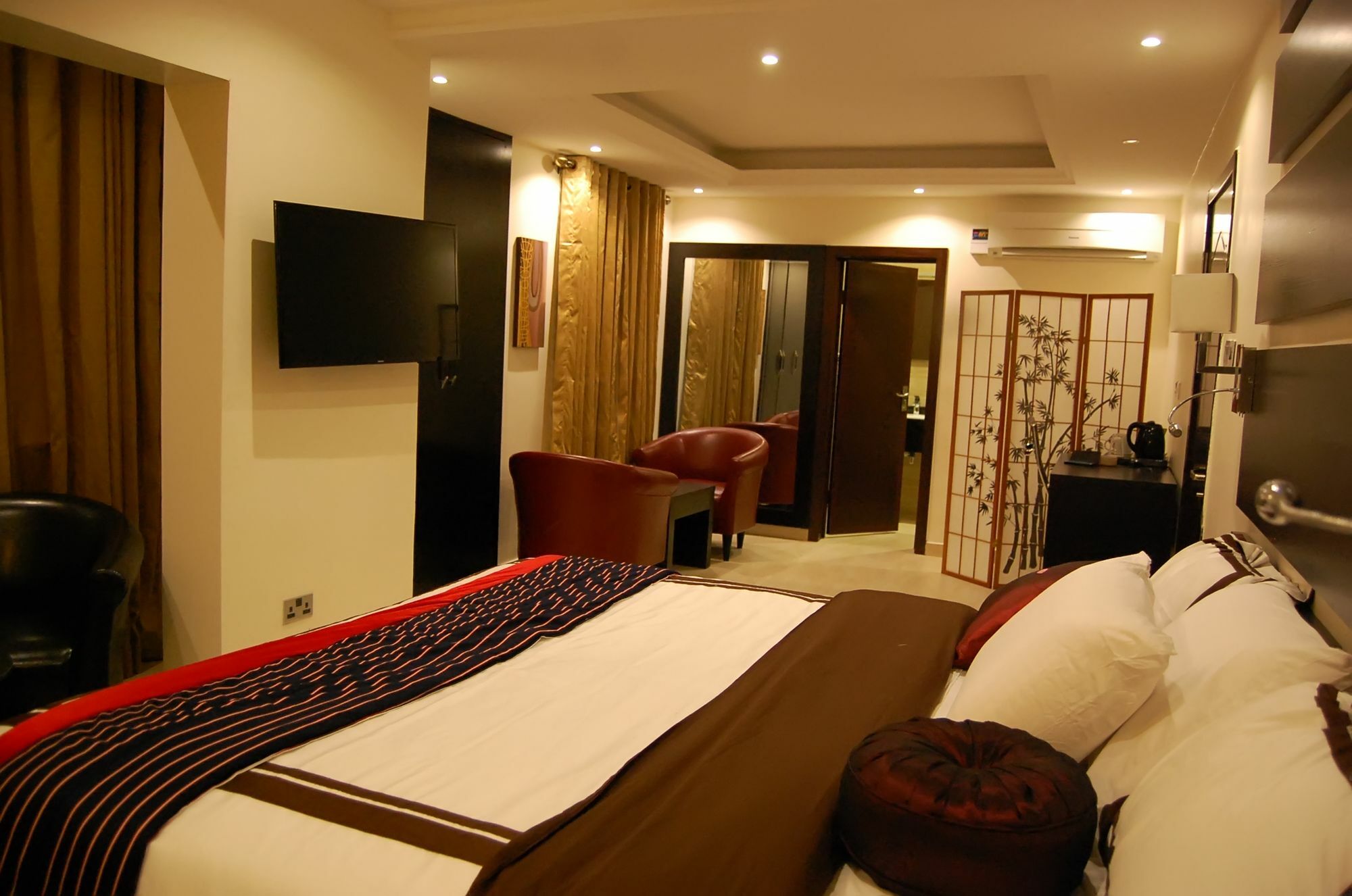 The Montrose Hotel Lekki Esterno foto